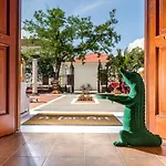 Ξενοδοχείο A For Art 4*